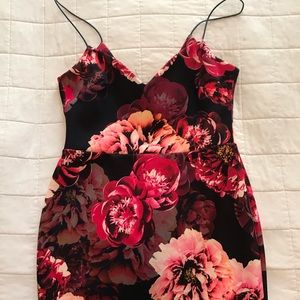 Fitted bodycon midi spaghetti strap dress